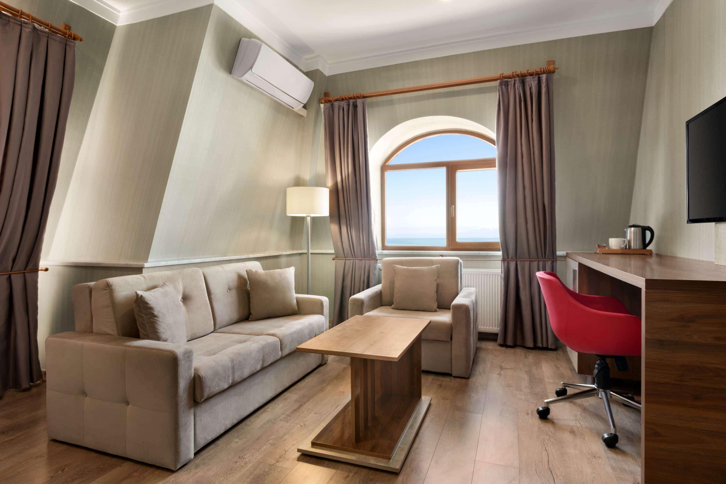 Ramada By Wyndham Van Esterno foto