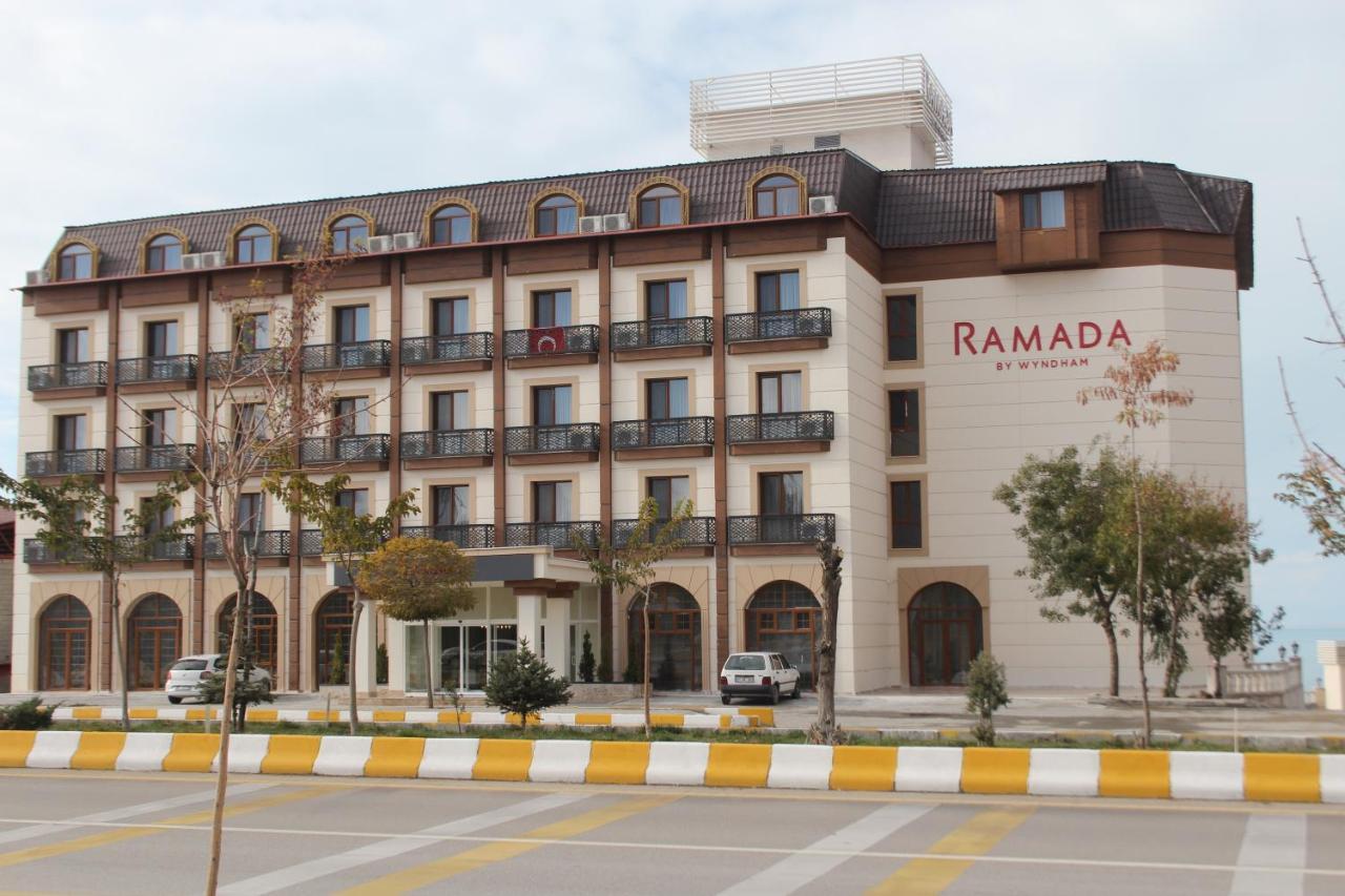 Ramada By Wyndham Van Esterno foto