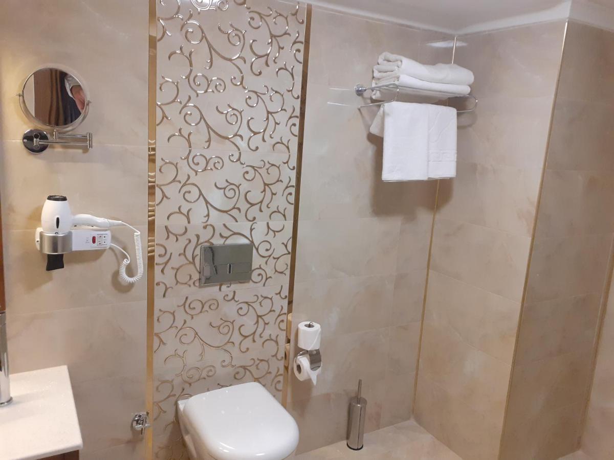 Ramada By Wyndham Van Esterno foto