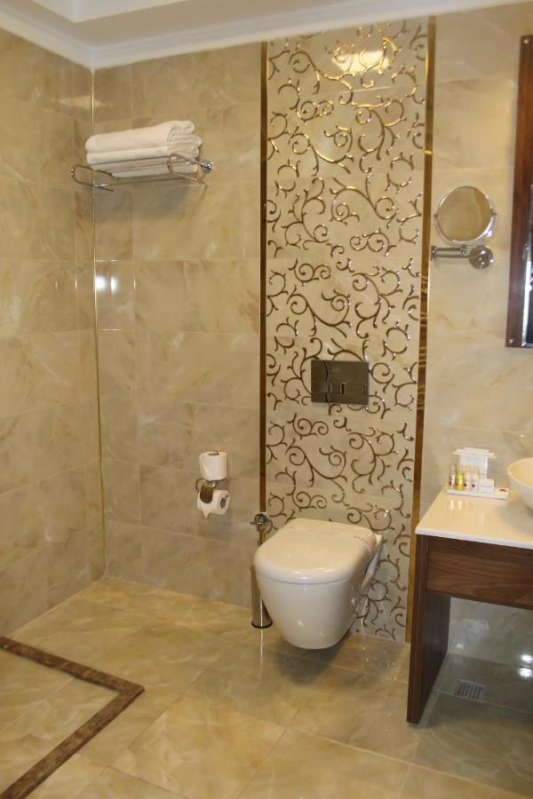 Ramada By Wyndham Van Esterno foto
